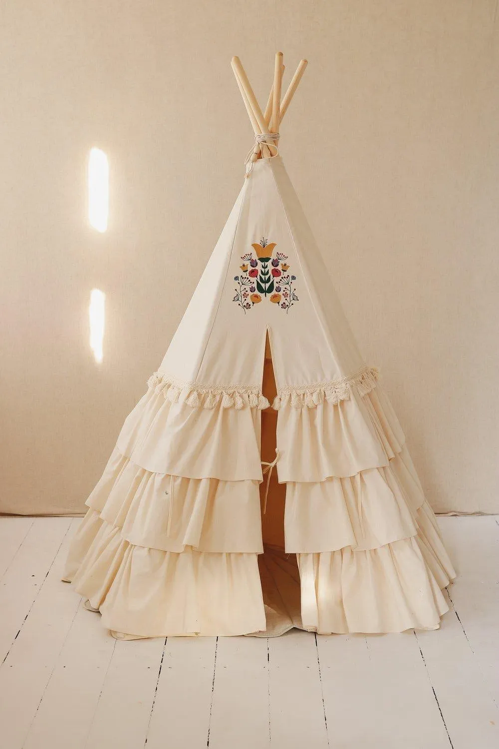 Folk - Teepee Tent With Frills And Embroidery