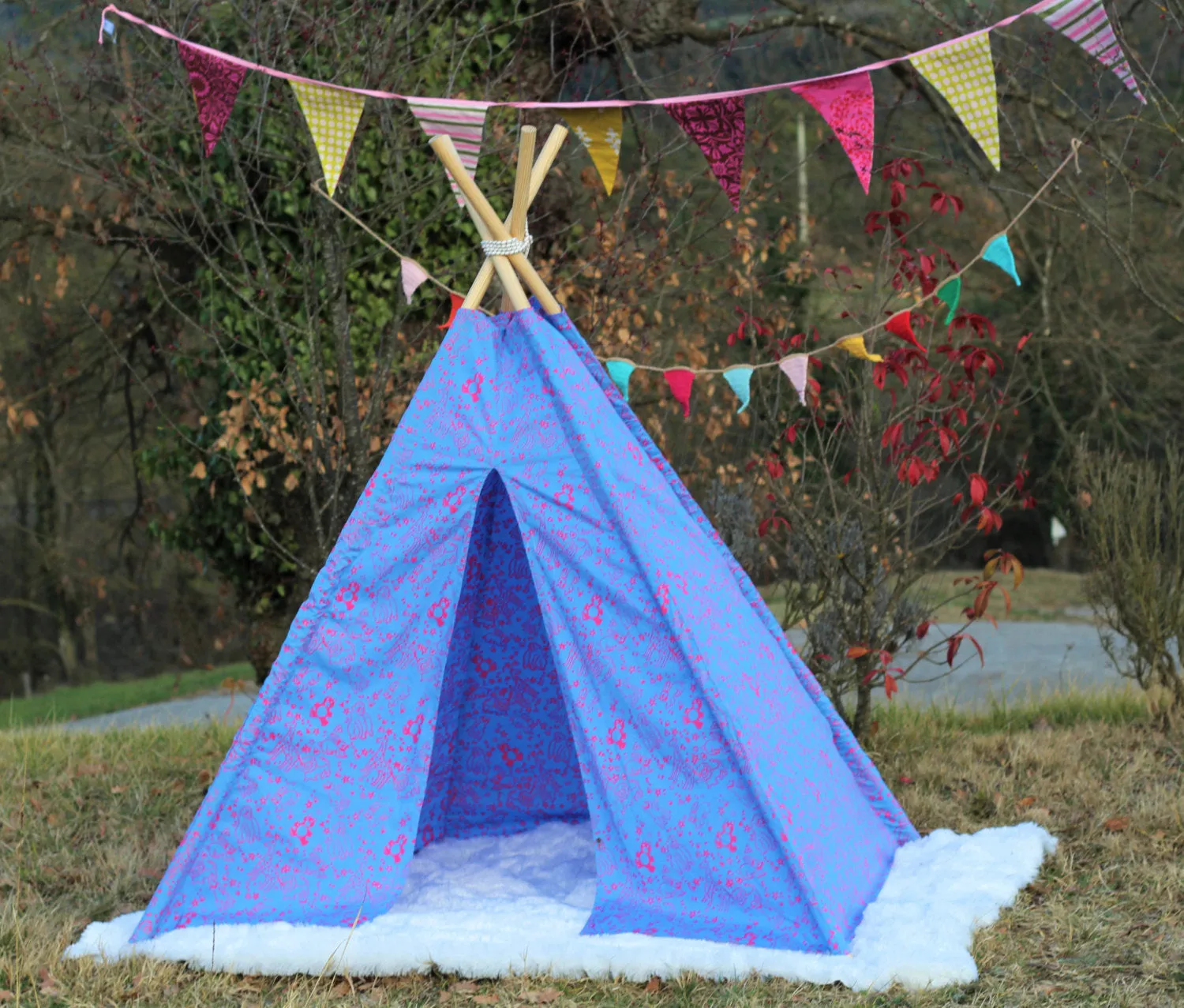 tipi / tepee / tipi / teepee Tent Animals .POLES NOT INCLUDED.